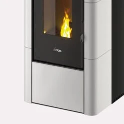 Pelletofen Cadel River Idro 23 | 22,4 KW Wasserführend 8 Pelletofen Cadel River Idro 23 | 22,4 KW Wasserführend -Chimney Geschaft Cadel Idro River Keramik Weiss Detail 900x900