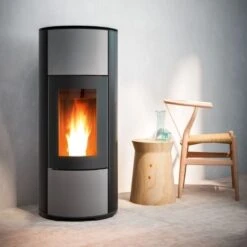 Pelletofen MCZ HALO Air 8 M2 8,1 KW -Chimney Geschaft MCZ Halo Silver amb 02 900x900