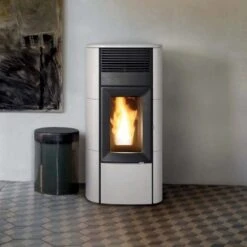 Pelletofen MCZ CLUB Hydromatic 24 M2+ 24,2 KW Wasserführend 8 Pelletofen MCZ CLUB Hydromatic 24 M2+ 24,2 KW Wasserführend -Chimney Geschaft Pelletofen MCZ CLUB Keramik Weiss Ambient 900x900 1