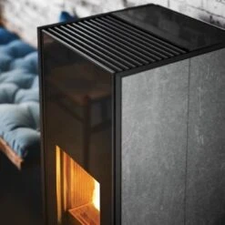 Pelletofen MCZ KLIN Comfort Air 8 M1 8,1 KW -Chimney Geschaft Pelletofen MCZ KLIN Serpentino Detail 900x900