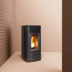 Pelletofen MCZ STAR Hydromatic 12 M2+ 11,9 KW Wasserführend -Chimney Geschaft Pelletofen MCZ STAR Schwarz matt Ambient 900x900