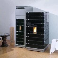 Pelletofen Wodtke Ivo.tec Water+ 8/9/13 KW Wasserführend -Chimney Geschaft Pelletofen Wodtke ivo tec Schwarz Ambient 2 900x900